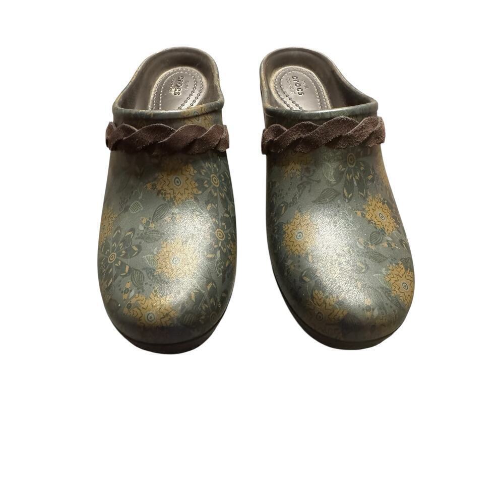 Crocs Women Clogs Size 6